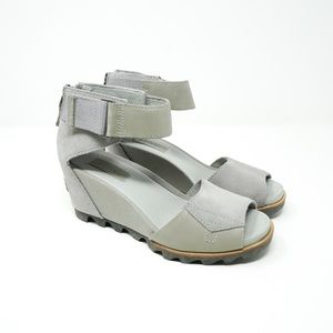 SOREL Joanie Wedge in Dove/Quarry 6.5 NL2513-081
